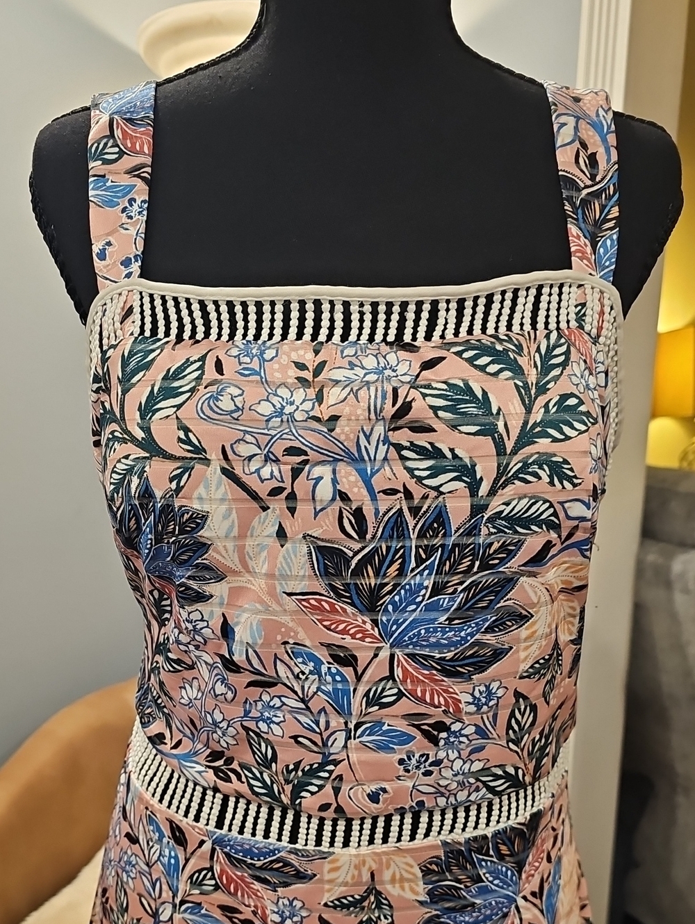 GUESS Los Angeles Floral Shadow Bodycon Dress - Color Blush - Beads Sz 10 EUC - Picture 5 of 14